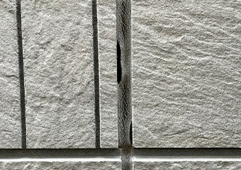 コーキング材のひびや亀裂